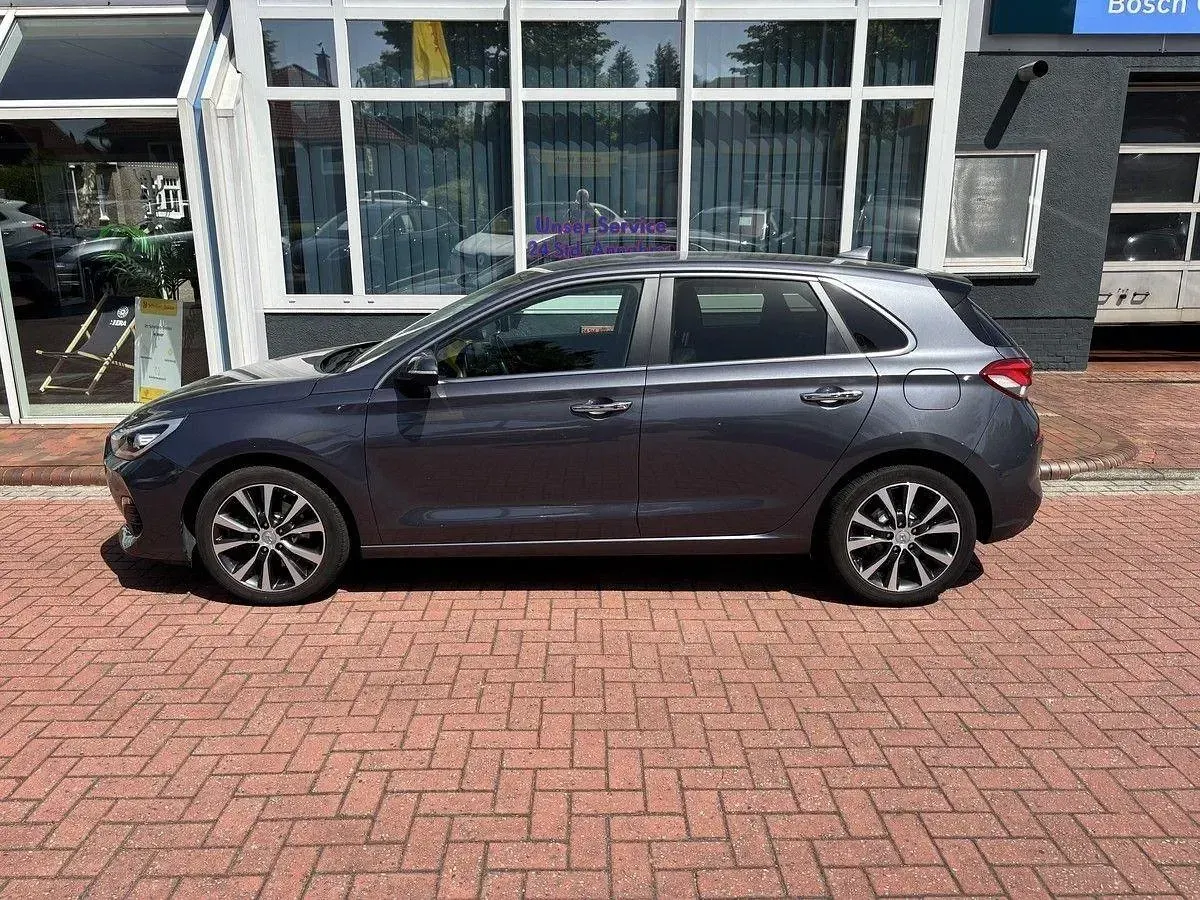 Gebraucht Hyundai i30 Premium 140 PS (102 kW) 2019 Grau Limousine