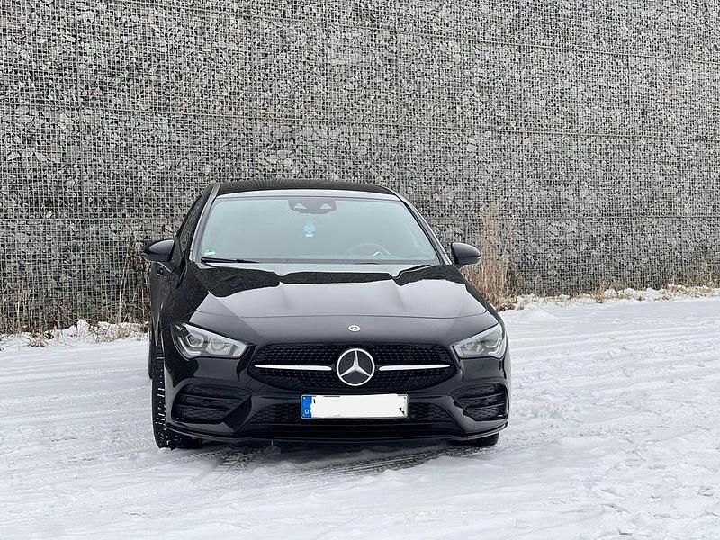 Schwarz Gebraucht 2021 Mercedes CLA200 AMG line Coupé | 27.500 € (Superpreis) - Bild 1/4