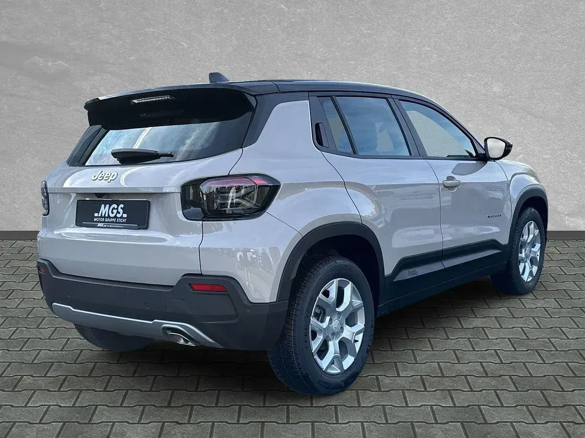 Neu Jeep Avenger Altitude 101 PS (74 kW) 2026 Stone grey / volcano black SUV