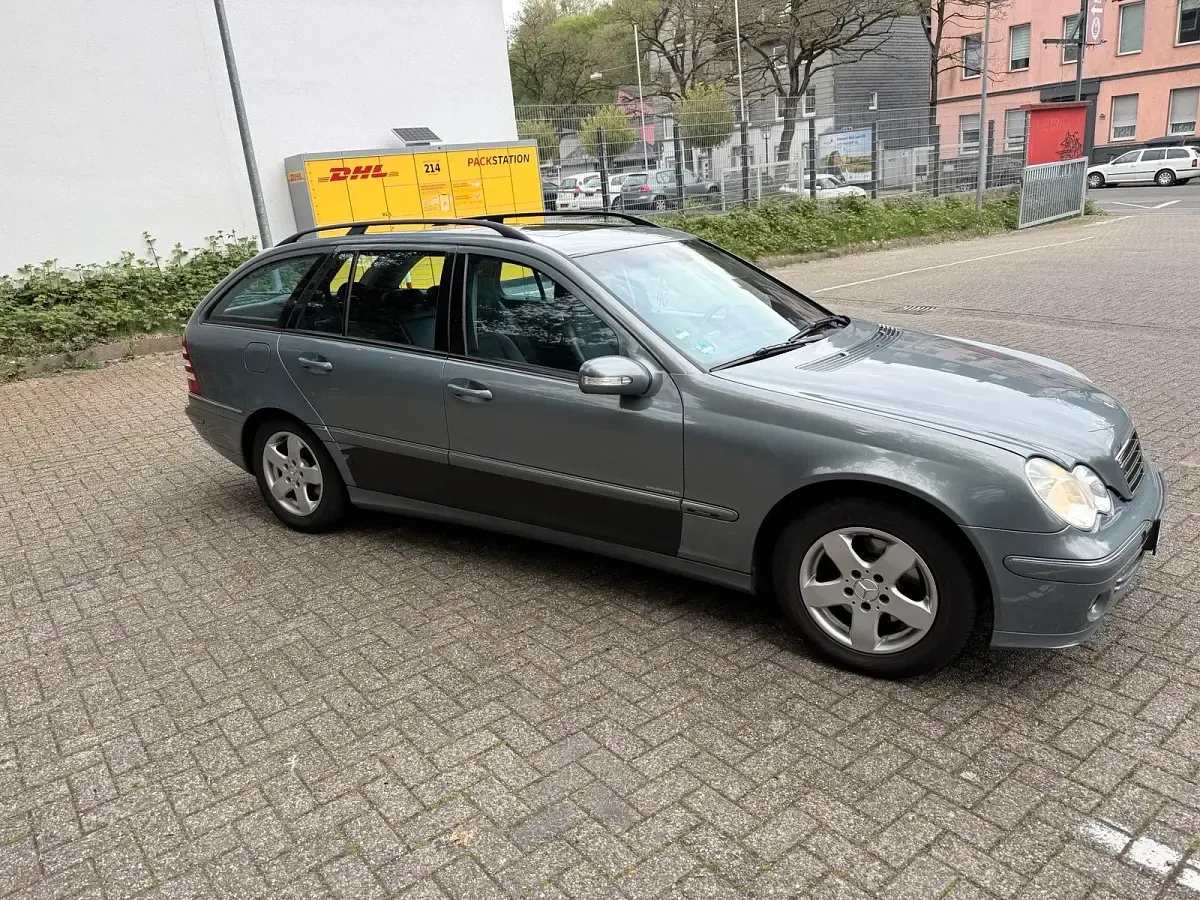 Gebraucht Mercedes C220 150 PS (110 kW) 2005 Grau Kombi
