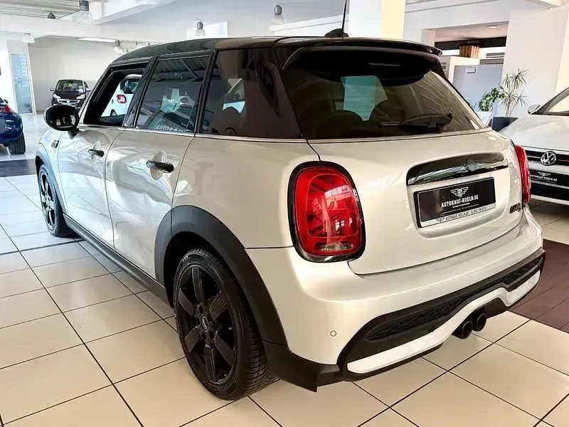 Używany Mini Cooper S Classic 178 KM (130 kW) 2022 Srebrny Hatchback