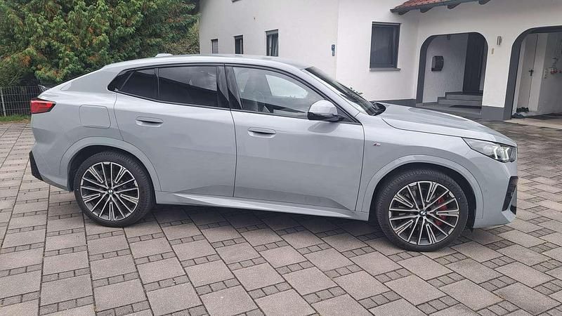 Grau Gebraucht 2024 BMW X2 M Sport SUV | 39.900 € (Superpreis) - Bild 1/4