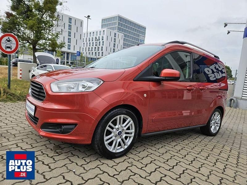 Rot Gebraucht 2015 Ford Tourneo Courier Titanium Van / Kleinbus | 8.989 € (Fairer Preis) - Bild 1/4