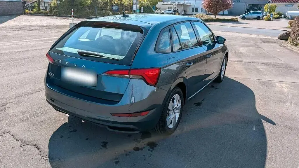 Używany Skoda Scala 95 KM (69 kW) 2019 Szary Hatchback