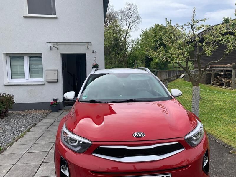 Rot Gebraucht 2018 Kia Stonic Vision SUV | 11.999 € (Fairer Preis) - Bild 1/4