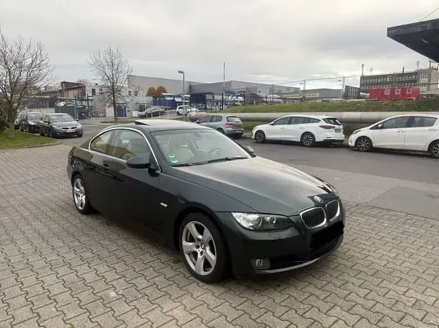 Gebraucht BMW 325 Sport Line 218 PS (160 kW) 2007 Grün Coupé