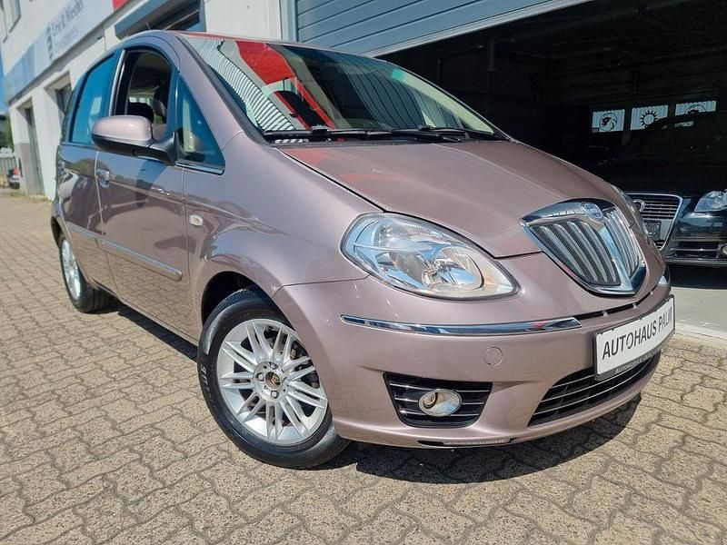 Beige Gebraucht 2010 Lancia Musa Van / Kleinbus | 3.945 € (Etwas zu teuer) - Bild 1/4