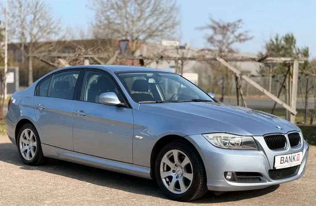 Gebraucht BMW 318 143 PS (105 kW) 2010 Blau Limousine