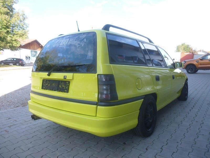 Gebraucht Opel Astra 150 PS (110 kW) 1994 Gelb Kombi