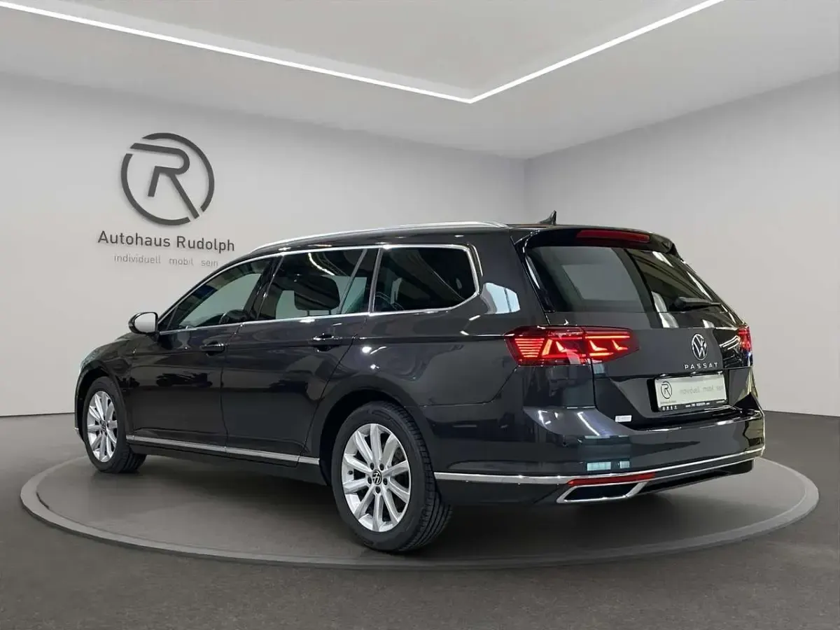 Gebraucht VW Passat Elegance 150 PS (110 kW) 2021 Mangangrau metallic Kombi