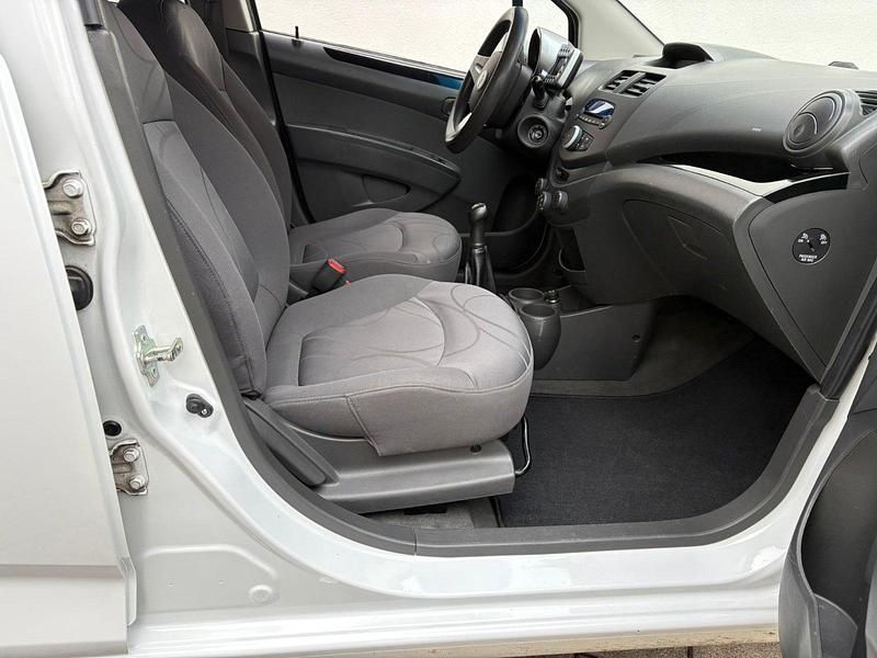 Gebraucht Chevrolet Spark LS 82 PS (60 kW) 2010 Weiß Kleinwagen