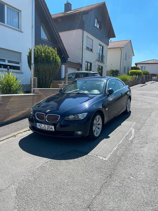 Blau Gebraucht 2007 BMW 330 Comfort Edition Coupé | 8.500 € (Guter Preis) - Bild 1/4