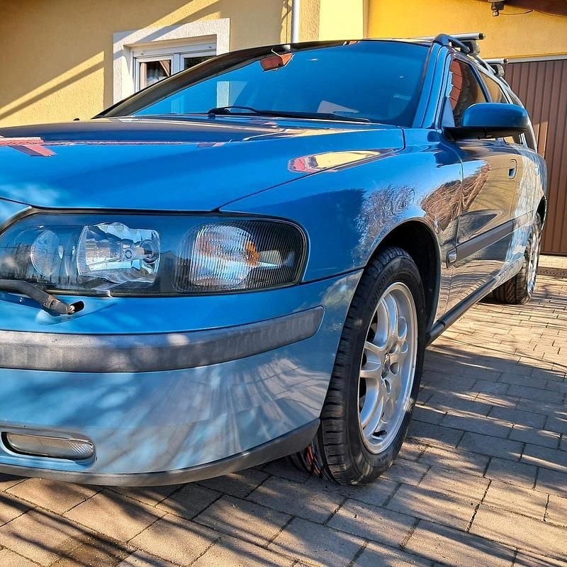 Blau Gebraucht 2004 Volvo V70 Kombi | 3.600 € (Fairer Preis) - Bild 1/4