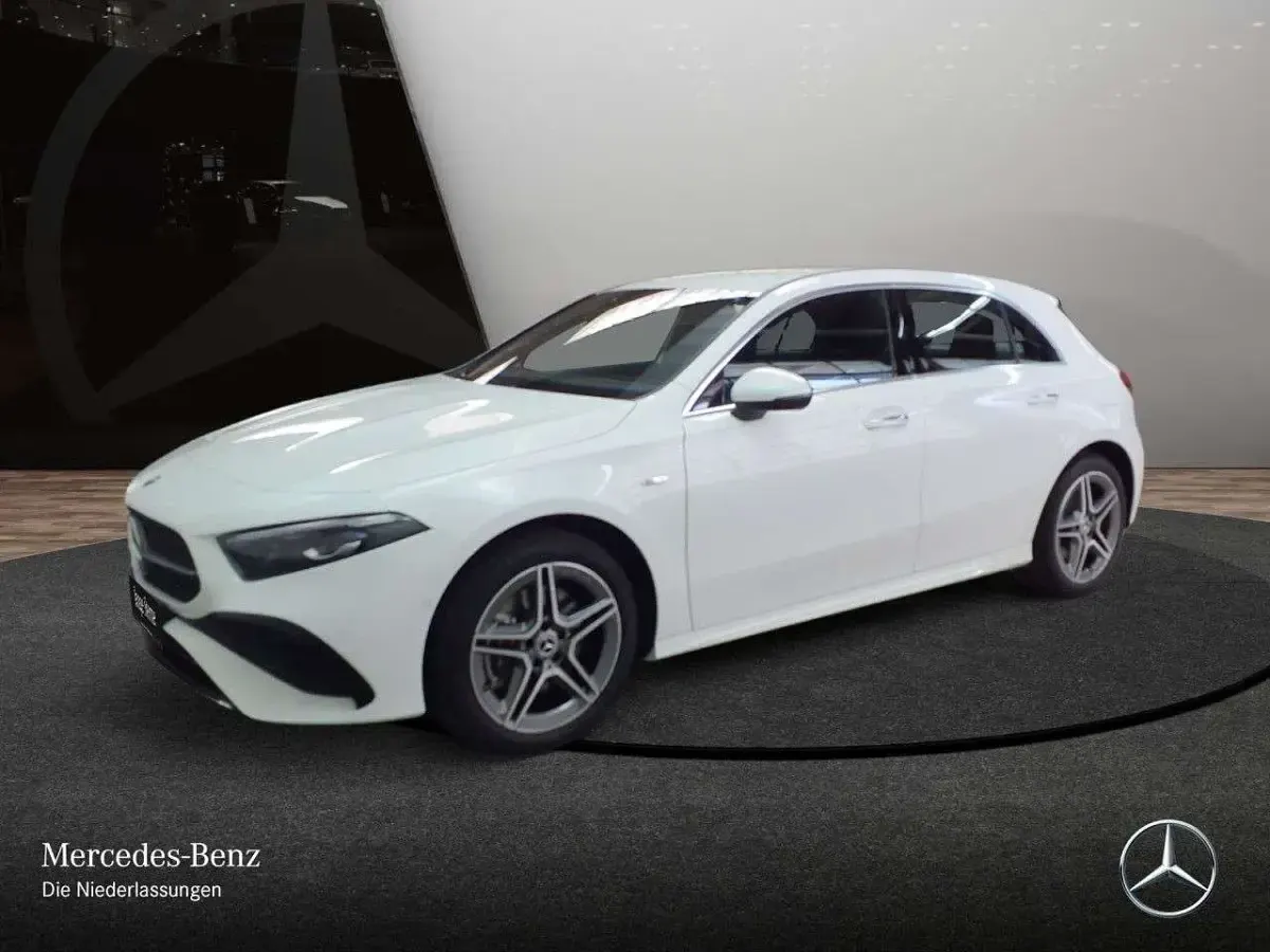 Gebraucht Mercedes A250 AMG 163 PS (119 kW) 2025 Weiß Limousine