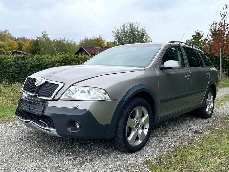Beige Gebraucht 2007 Skoda Octavia Scout 4x4 Kombi | 3.290 € (Guter Preis) - Bild 1/4