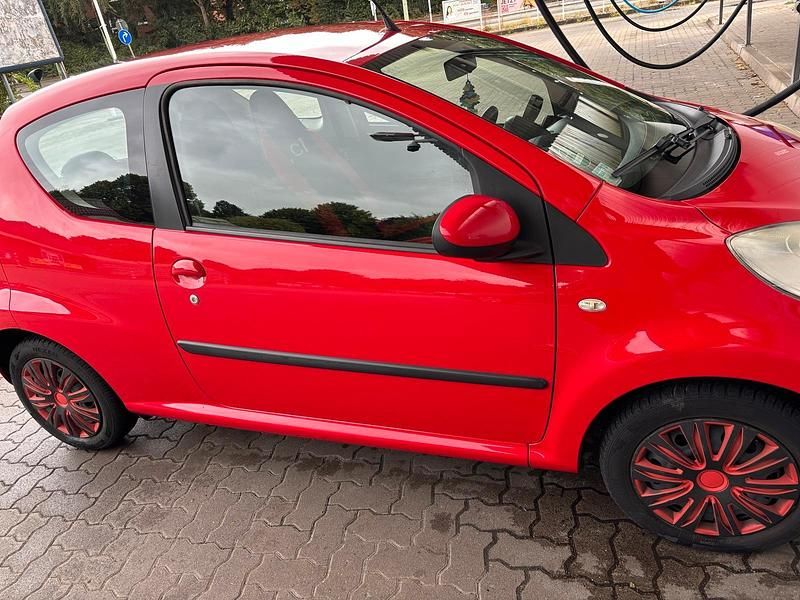 Rot Gebraucht 2007 Citroën C1 Kleinwagen | 1.300 € (Fairer Preis) - Bild 1/4