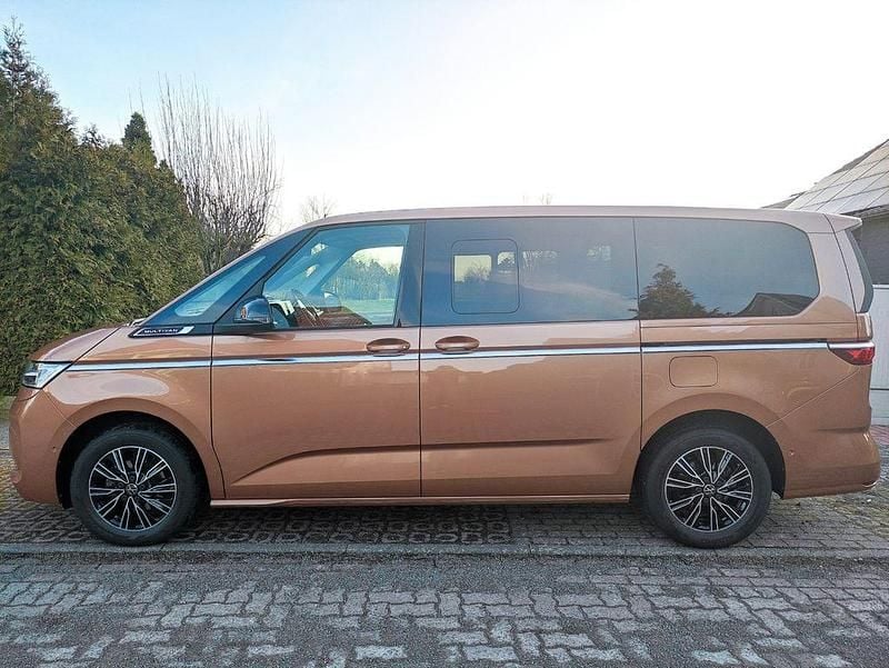 Gebraucht VW Multivan Style 150 PS (110 kW) 2024 Orange Van