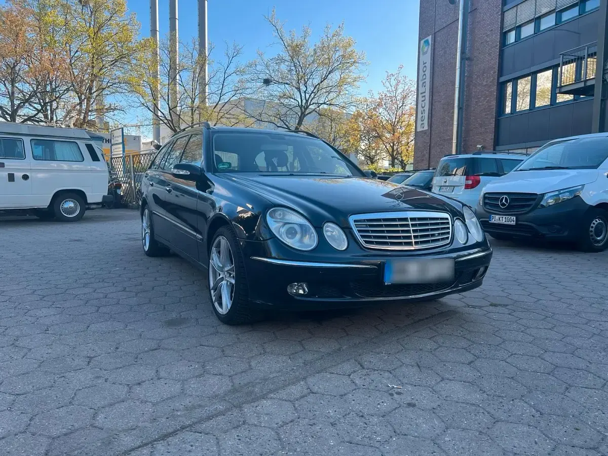 Second-hand Mercedes E200 163 CP (119 kW) 2005 Negru Break