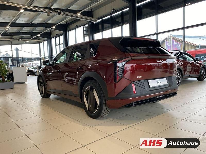 Neu Kia EV4 Earth 150 kW (204 PS) 2026 Magmarot metallic Limousine