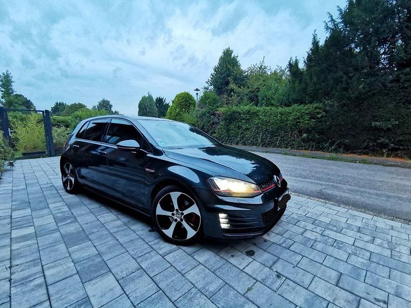Grau Gebraucht 2016 VW Golf VII GTI Limousine | 15.490 € (Guter Preis) - Bild 1/4