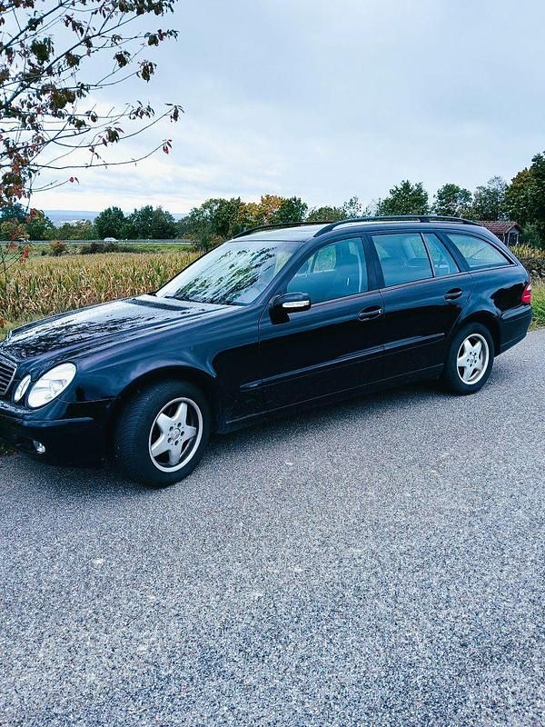 Schwarz Gebraucht 2003 Mercedes E240 Classic Kombi | 1.750 € (Fairer Preis) - Bild 1/4