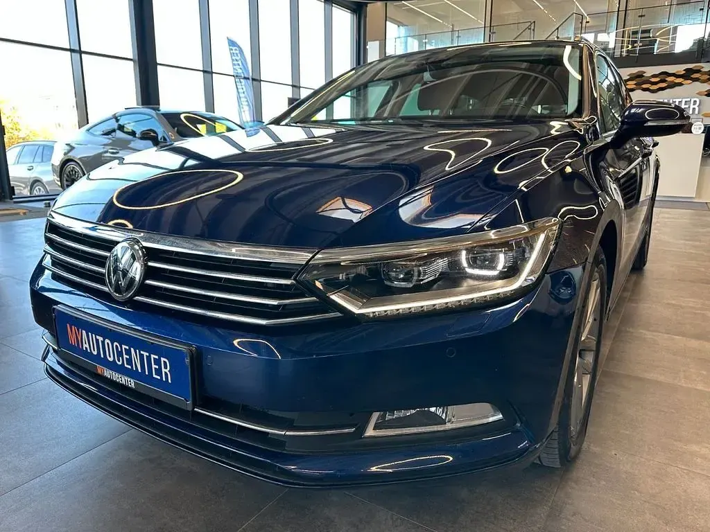 Gebraucht VW Passat 150 PS (110 kW) 2018 Blau Kombi