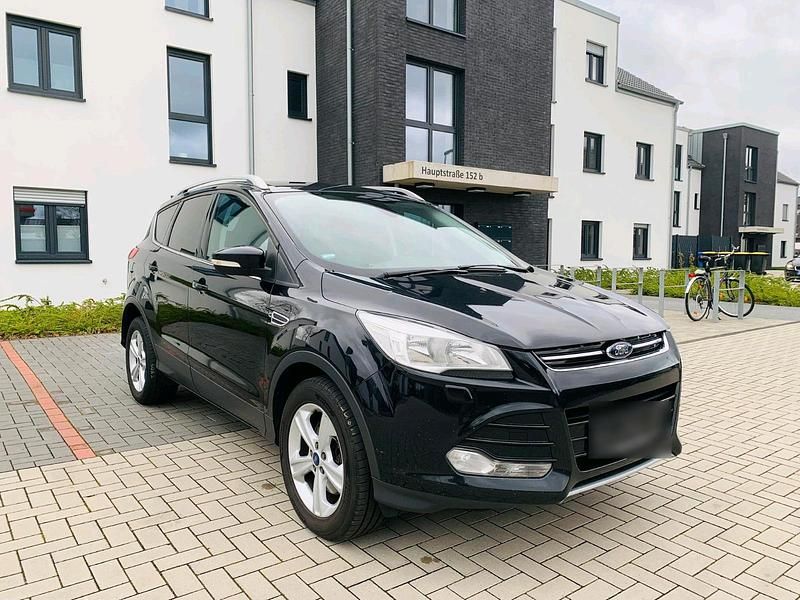 Gebraucht Ford Kuga Titanium 150 PS (110 kW) 2015 Schwarz SUV