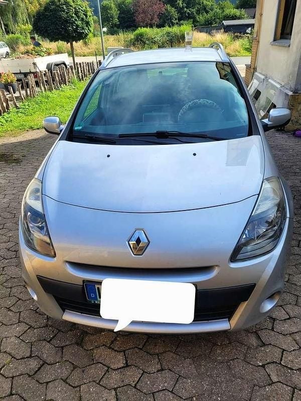 Silber Gebraucht 2011 Renault Clio GrandTour Dynamique Kombi | 2.500 € (Fairer Preis) - Bild 1/4