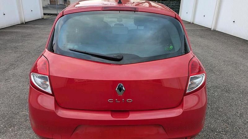 Gebraucht Renault Clio II Expression 75 PS (55 kW) 2010 Rot Limousine
