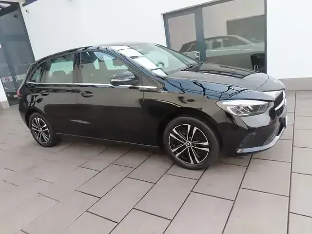 Używany Mercedes B250e 218 KM (160 kW) 2023 Andere Minivan
