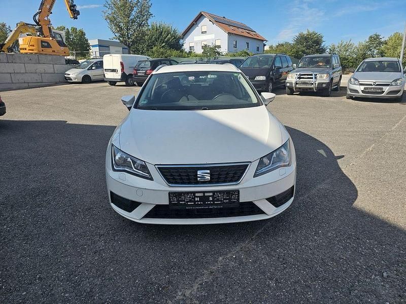 Weiß Gebraucht 2017 Seat Leon ST Kombi | 4.950 € - Bild 1/4