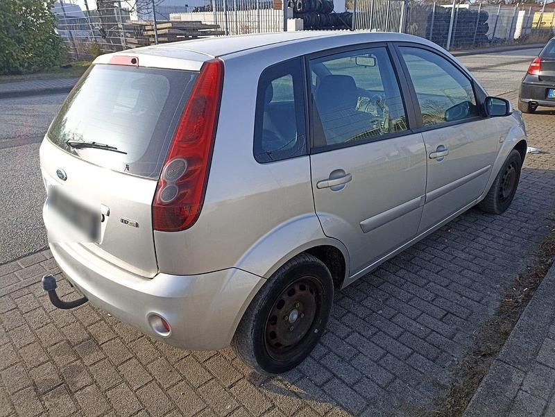 Gebraucht Ford Fiesta Collection 68 PS (50 kW) 2007 Silber Kleinwagen