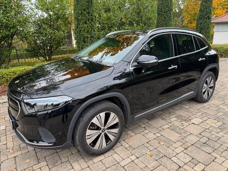 Gebraucht Mercedes EQA250 139 kW (190 PS) 2022 Schwarz SUV