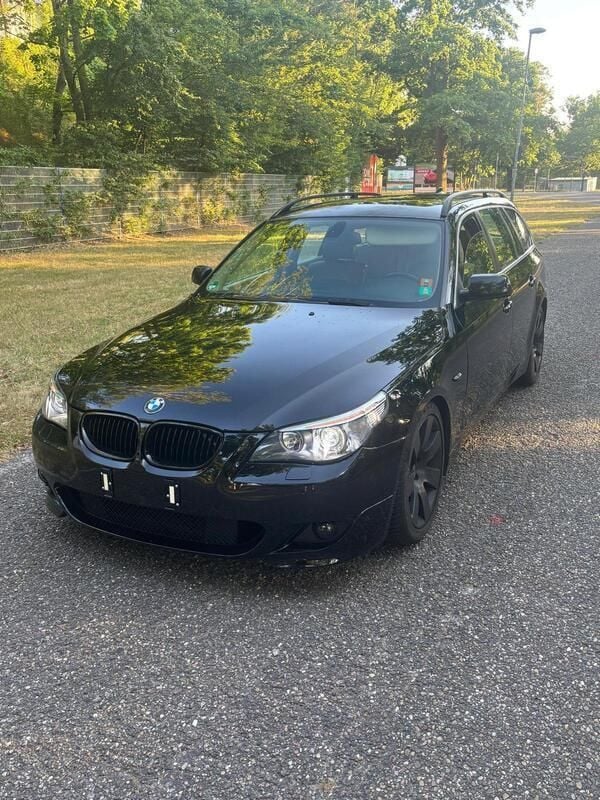 Schwarz Gebraucht 2005 BMW 530 Kombi | 1.800 € - Bild 1/4