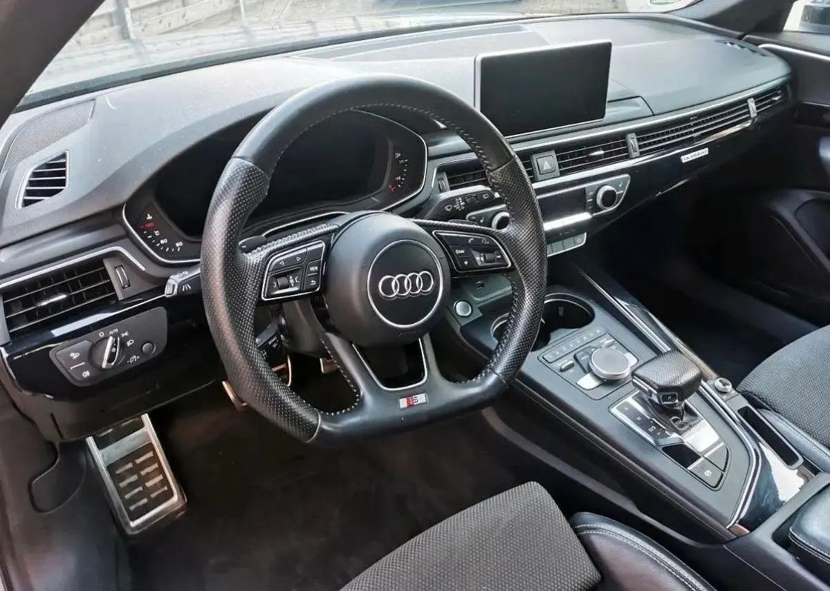 Używany Audi A4 Ambiente 190 KM (139 kW) 2016 Szary Kombi