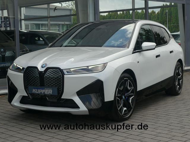Weiß Gebraucht 2023 BMW iX Performance SUV | 74.900 € (Fairer Preis) - Bild 1/4
