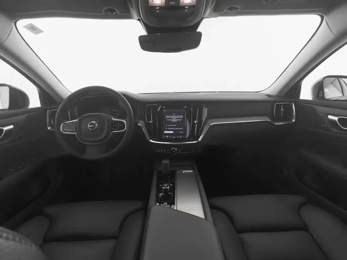 Gebraucht Volvo V60 CC Plus 197 PS (144 kW) 2024 Schwarz onyx black / metallic Kombi