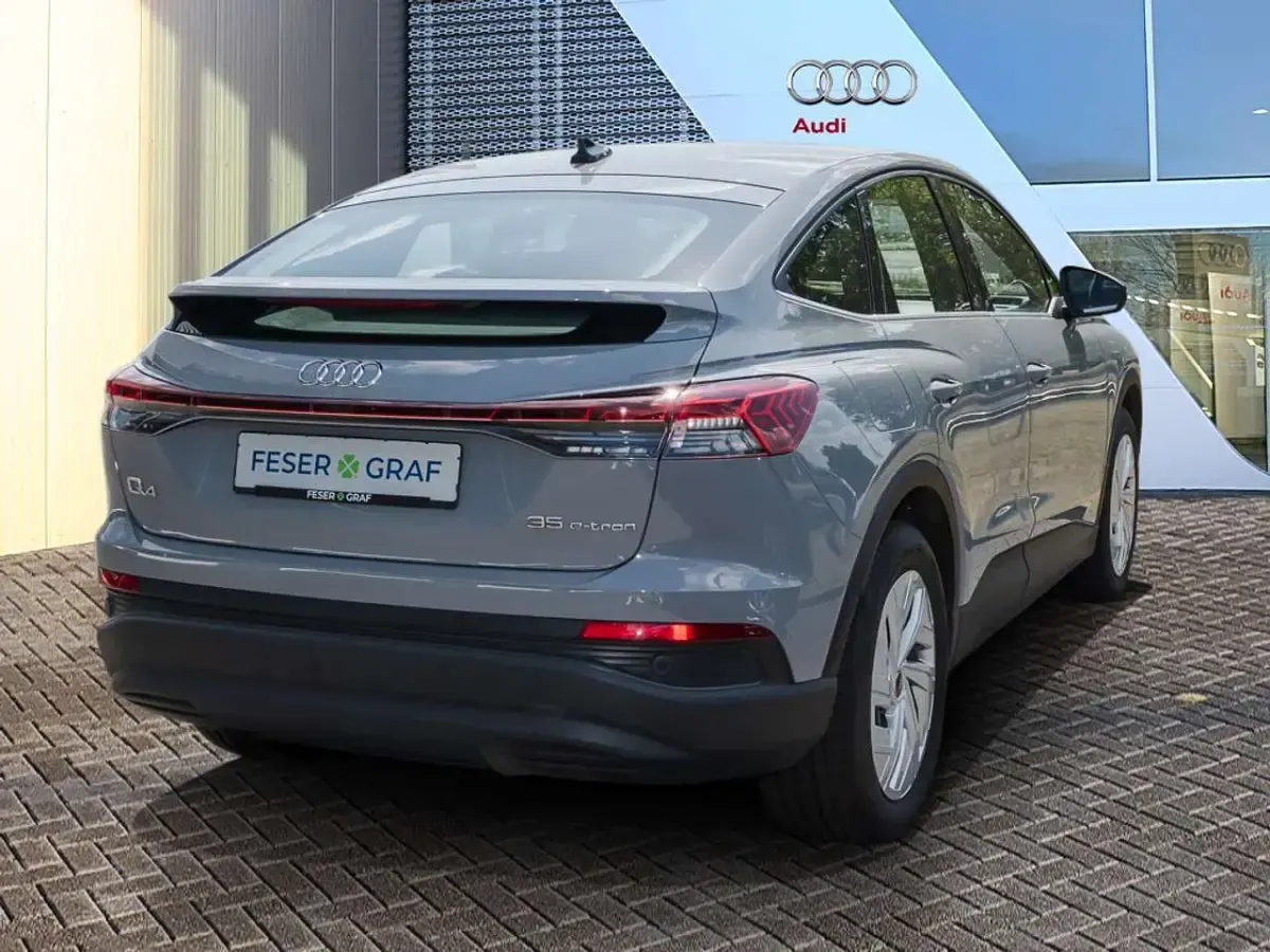 Gebraucht Audi Q4 e-tron Comfort 125 kW (170 PS) 2023 Kieselgrau SUV