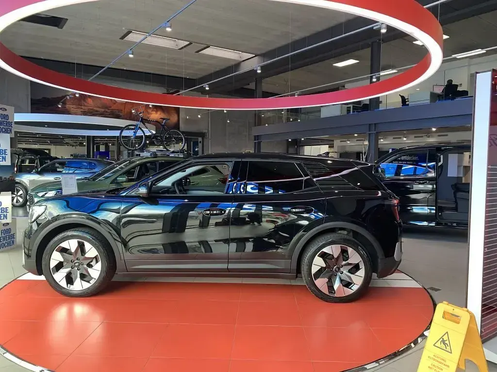 Neu Ford Explorer Extended Range 210 kW (286 PS) 2026 Schwarz SUV