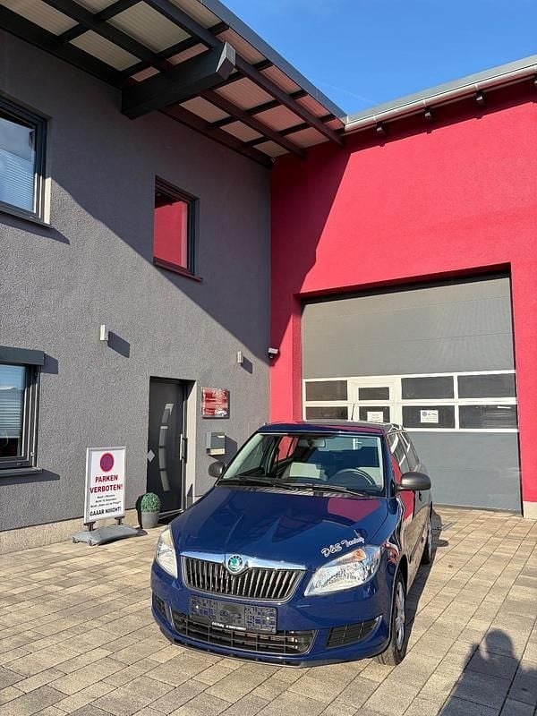 Blau Gebraucht 2012 Skoda Fabia Kleinwagen | 5.900 € (Teuer) - Bild 1/4