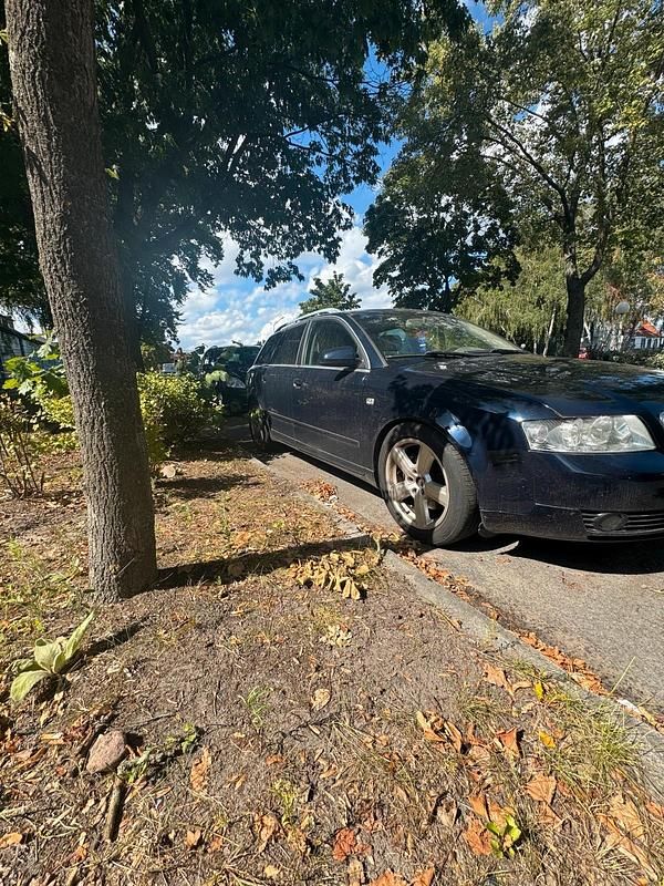 Blau Gebraucht 2004 Audi A4 Kombi | 650 € (Superpreis) - Bild 1/4