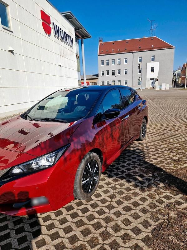 Gebraucht Nissan Leaf 360º 110 kW (150 PS) 2021 Rot Kleinwagen