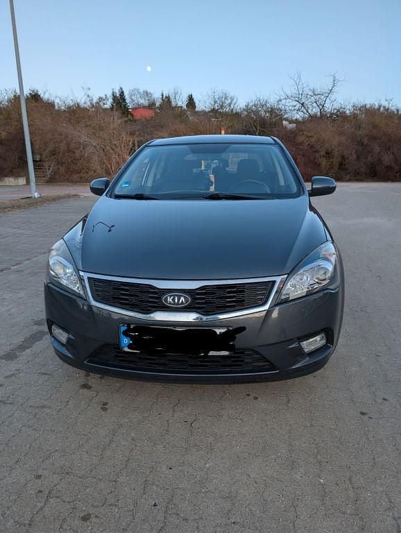 Gebraucht Kia Ceed Vision 90 PS (66 kW) 2011 Grau Kleinwagen