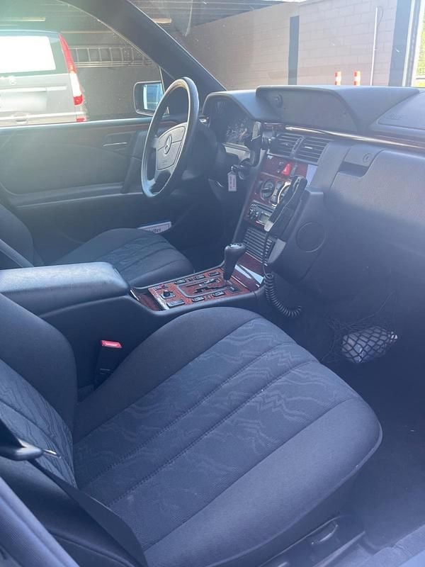 Używany Mercedes E280 204 KM (150 kW) 1999