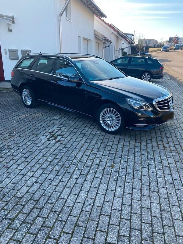 Gebraucht Mercedes E220 Elegance 170 PS (125 kW) 2013 Schwarz Kombi