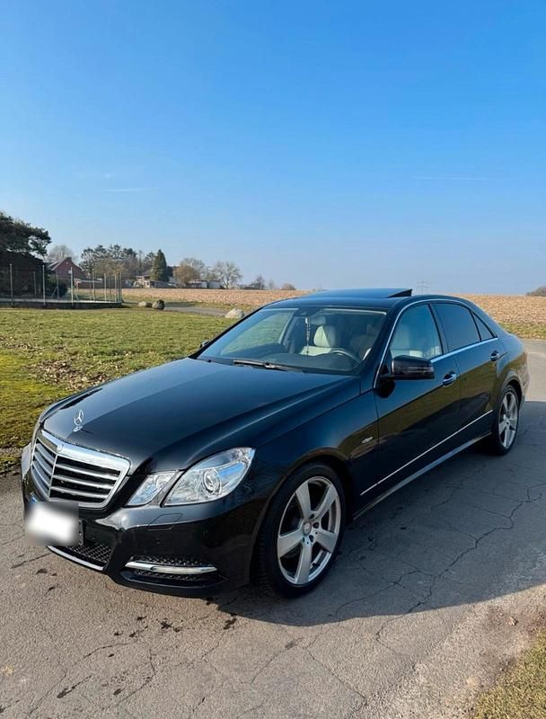 Gebraucht Mercedes E350 265 PS (194 kW) 2011 Schwarz Limousine