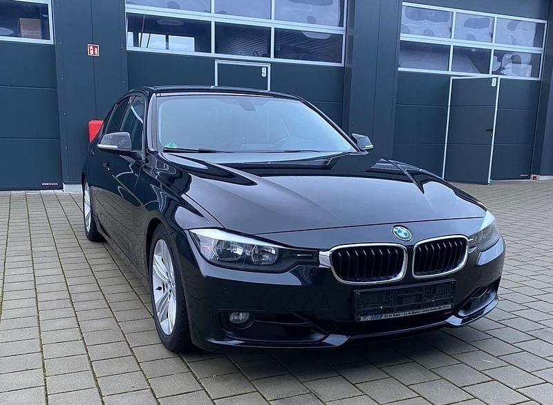 Schwarz Gebraucht 2012 BMW 320 Sport Line Limousine | 10.500 € (Guter Preis) - Bild 1/4