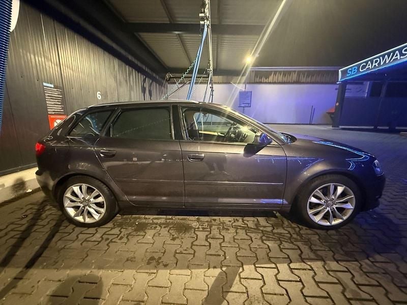 Gebraucht Audi A3 Ambiente 125 PS (91 kW) 2011 Violet Kleinwagen