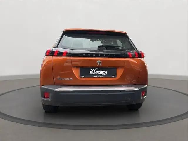 Second-hand Peugeot e-2008 Active 100 kW (136 CP) 2023 Portocaliu SUV