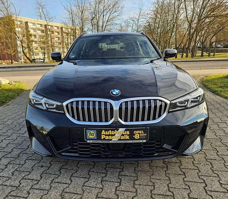 Gebraucht BMW 330 M Sport 245 PS (180 kW) 2024 Black saphire metallic Kombi